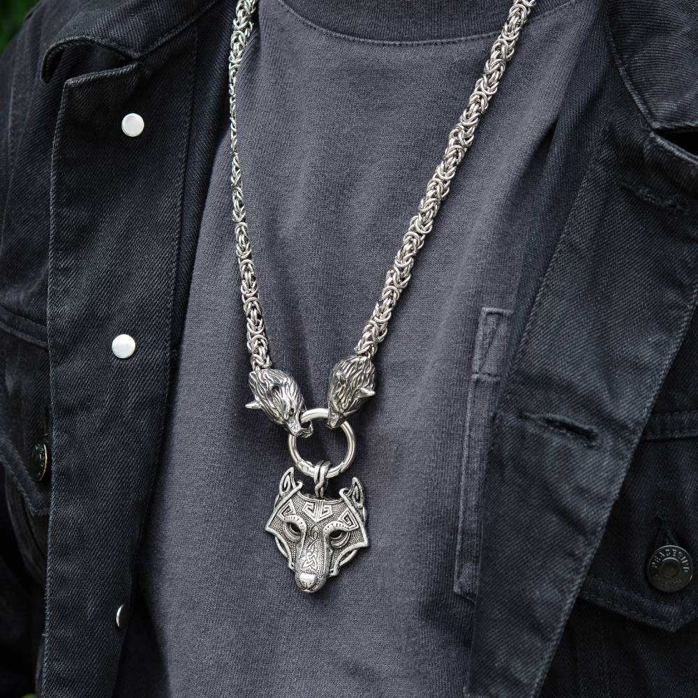 Wolf deals head chain